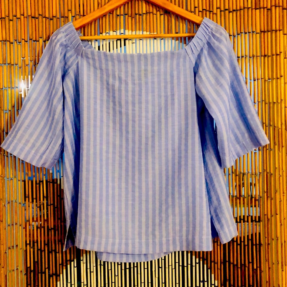Ann Taylor, a blouse with 3/4 sleeve 🥂🌺